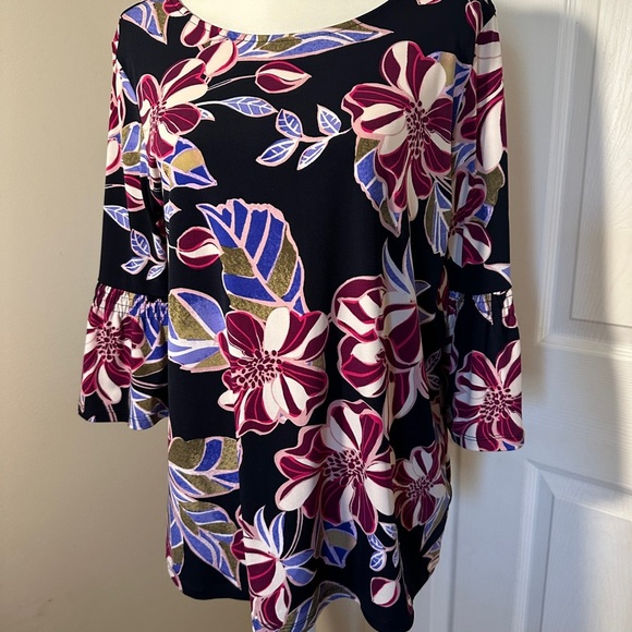 Ellen Tracy Tops - Ellen Tracy top.